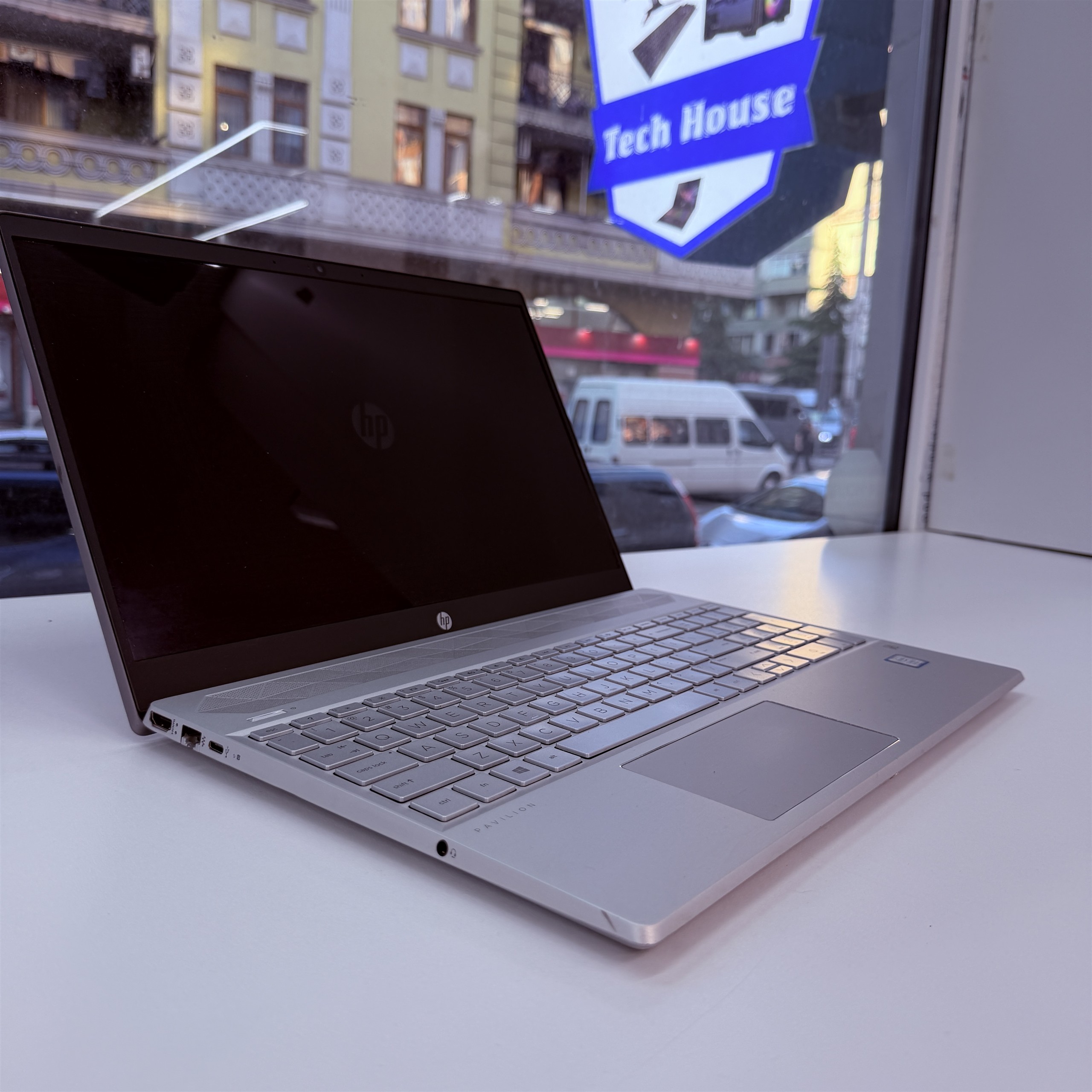 IMG_5425 Hp pavilion laptop 15-cs200, 15,6" HD, i7-8565u, 12GB DDR4 256GB M.2 SSD, 500GB HDD, 31AH - Image 1