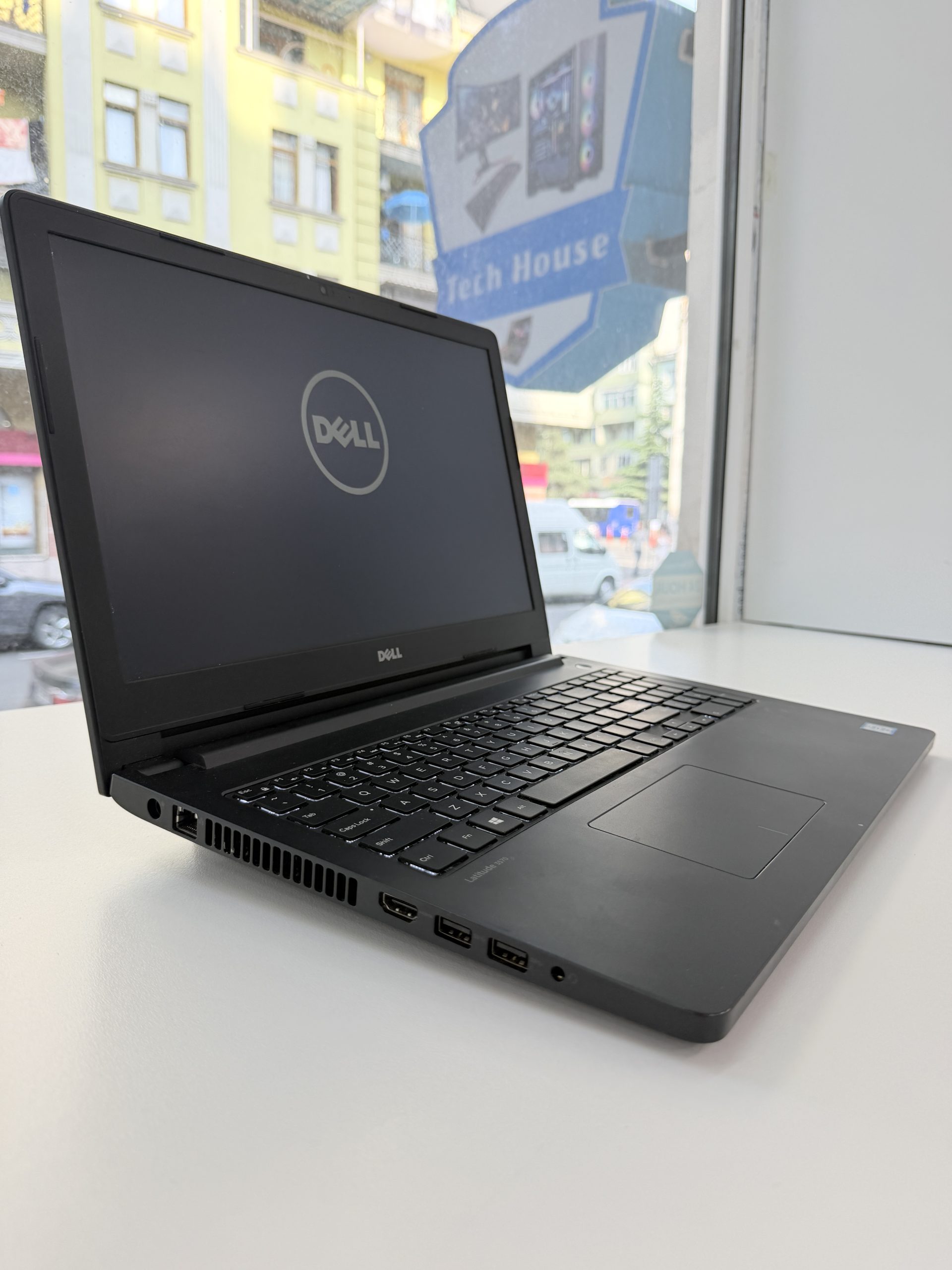 IMG_6519 Dell Latitude 3570,15.6 , full hd, i7 6500u, 16GB DDR3, 512GB sata ssd, Nvidia Geforce 920M 2GB, 53AH - Image 1