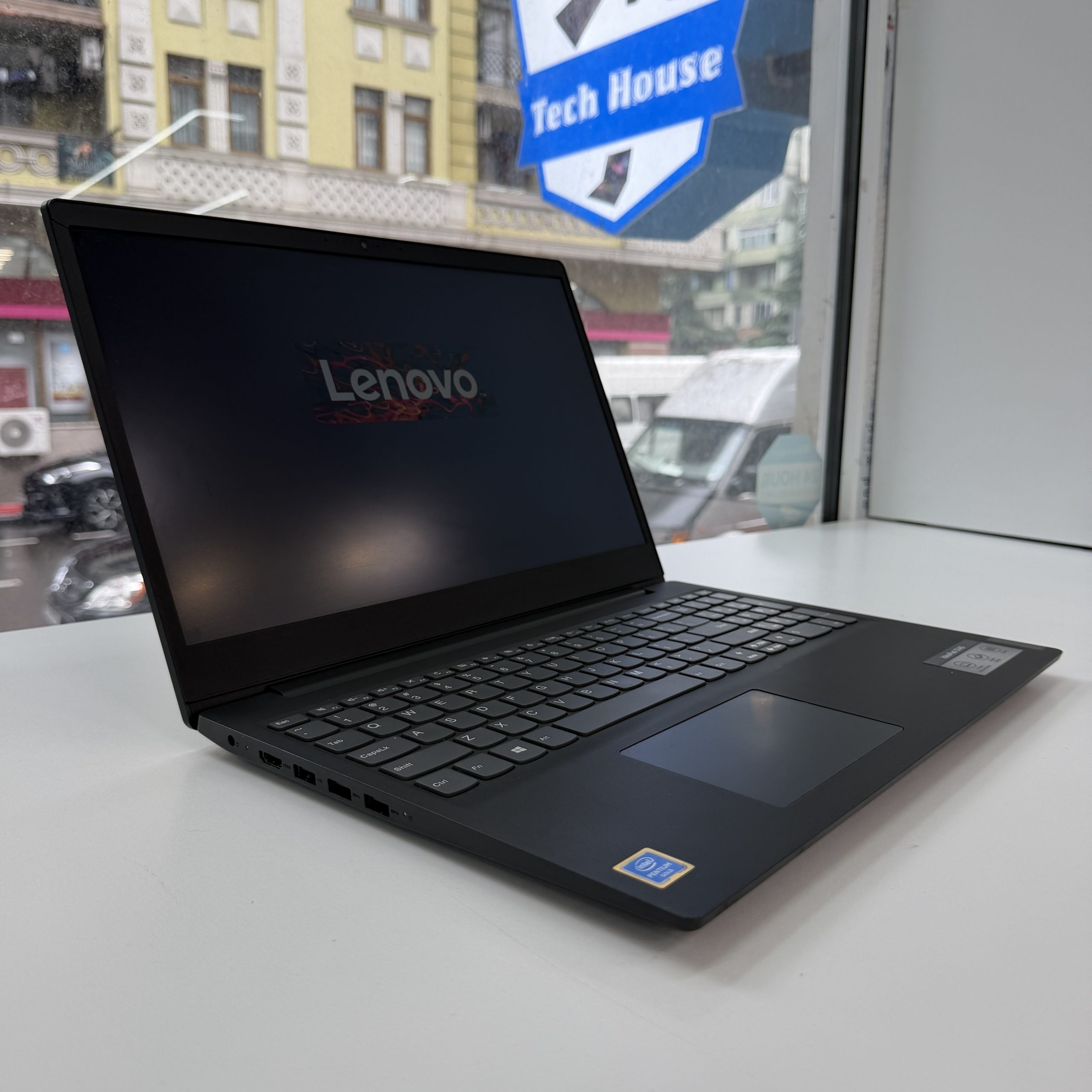 12 Lenovo ideapad S145 15.6" pentium 5405u, 8GB DDR4, 256gb ssd , 29AH - Image 1