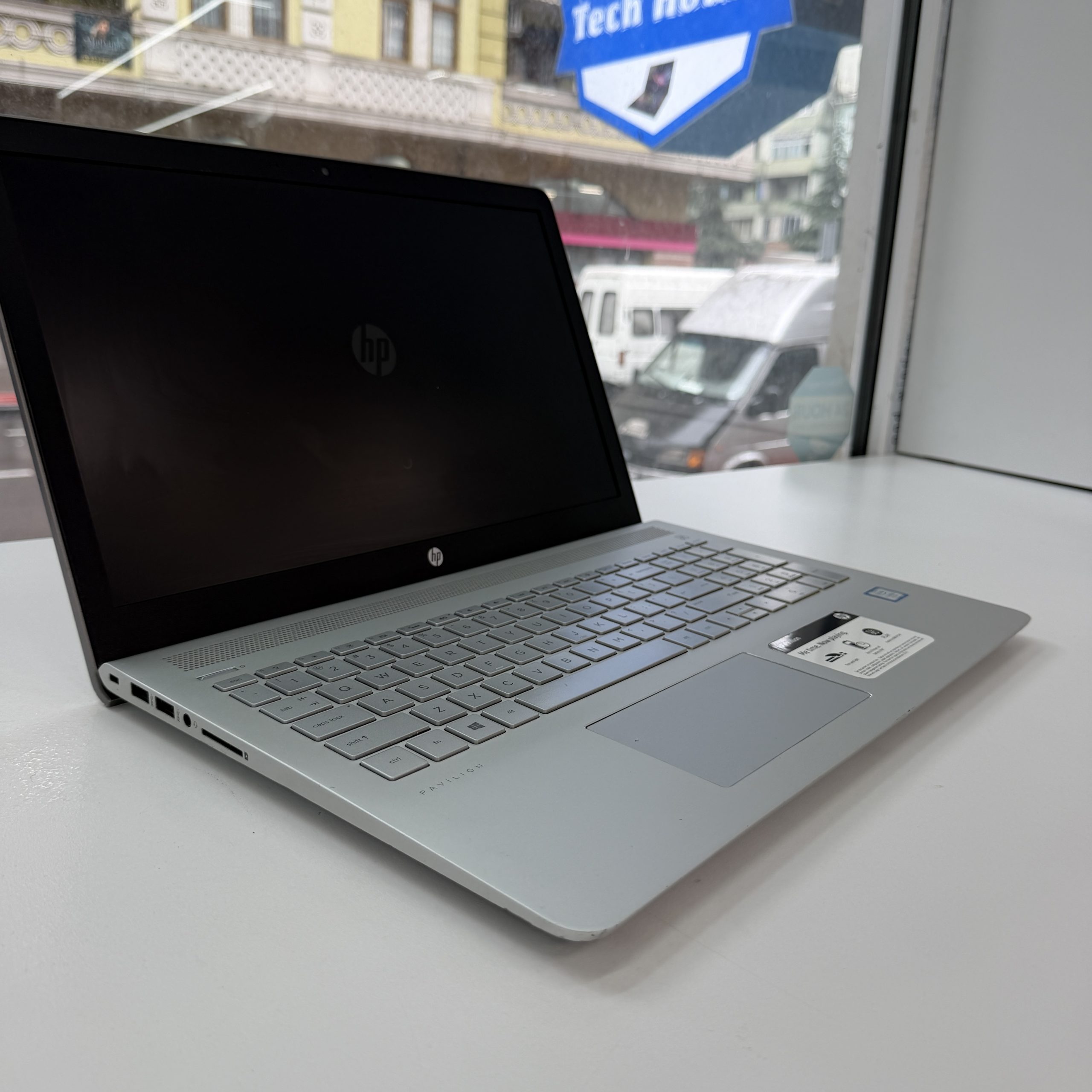 14 Hp pavilion 15-cc5xx 15.6" i5-7200u, 8GB DDR4, 180gb ssd 15AH - Image 1
